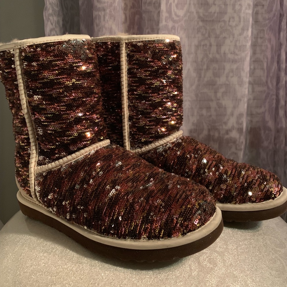 NEW BROWN UGGS